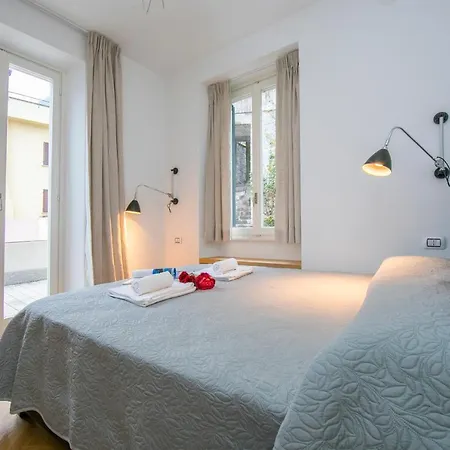 Sleeps 12 *