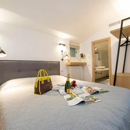 Sleeps 12 וילה