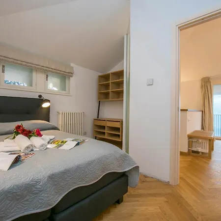 וילה Sleeps 12 *