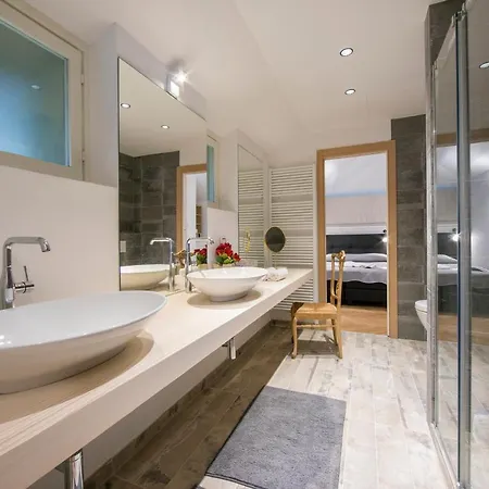 Sleeps 12 *