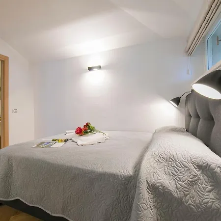 Sleeps 12 וילה *