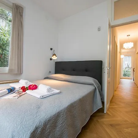 וילה Sleeps 12 *